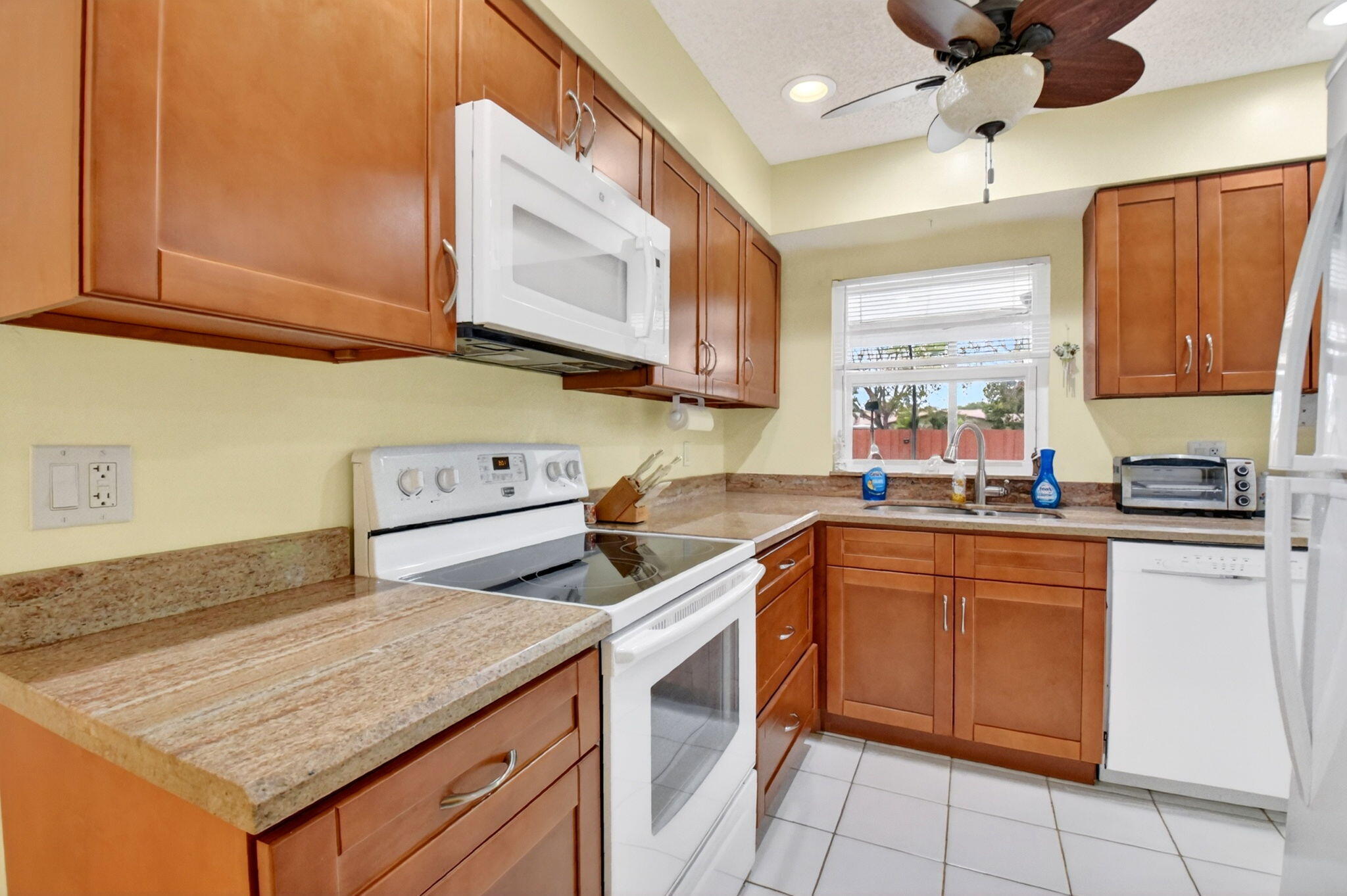 COCO WOOD LAKES SEC 3 - Residential