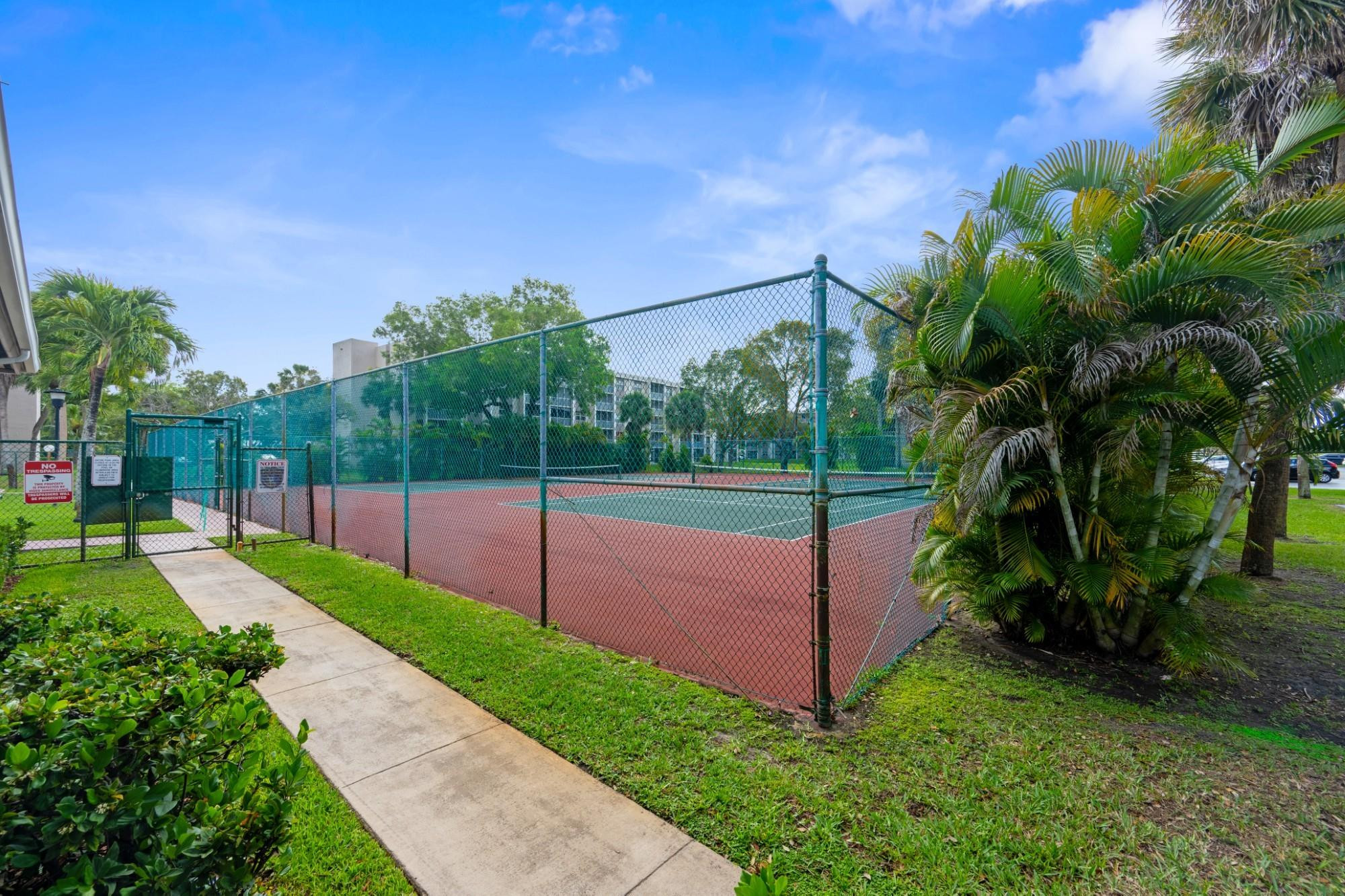 8735 Ramblewood Drive 409, Coral Springs, FL, 33071/$210,000 3 8735 Ramblewood Drive 409