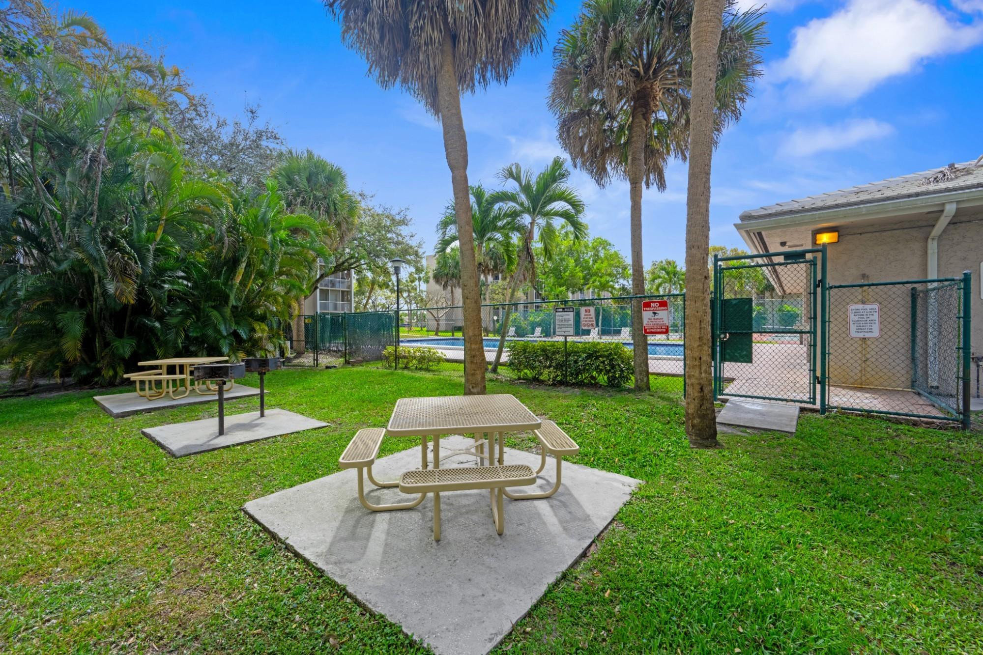 8735 Ramblewood Drive 409, Coral Springs, FL, 33071/$210,000 4 8735 Ramblewood Drive 409