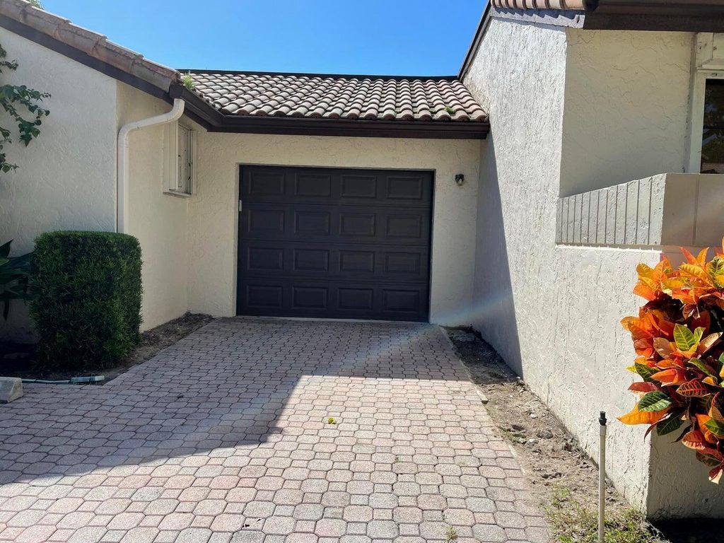 Photo of 420 Ashwood Place, Boca Raton, FL 33431 (MLS # R11097610)