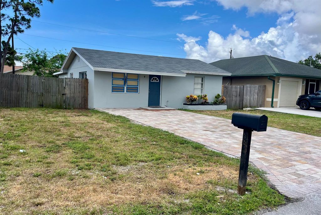 Photo of 3566 Ivanhoe Avenue, Boynton Beach, FL 33436 (MLS # R11114468)