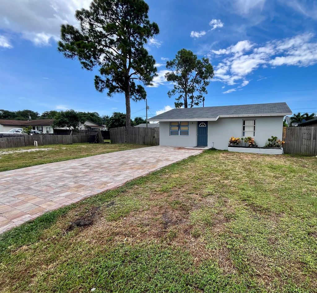 Photo of 3566 Ivanhoe Avenue, Boynton Beach, FL 33436 (MLS # R11114468)