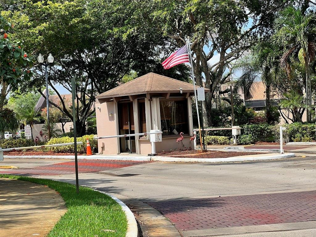 FLAMINGO VILLAS - Residential