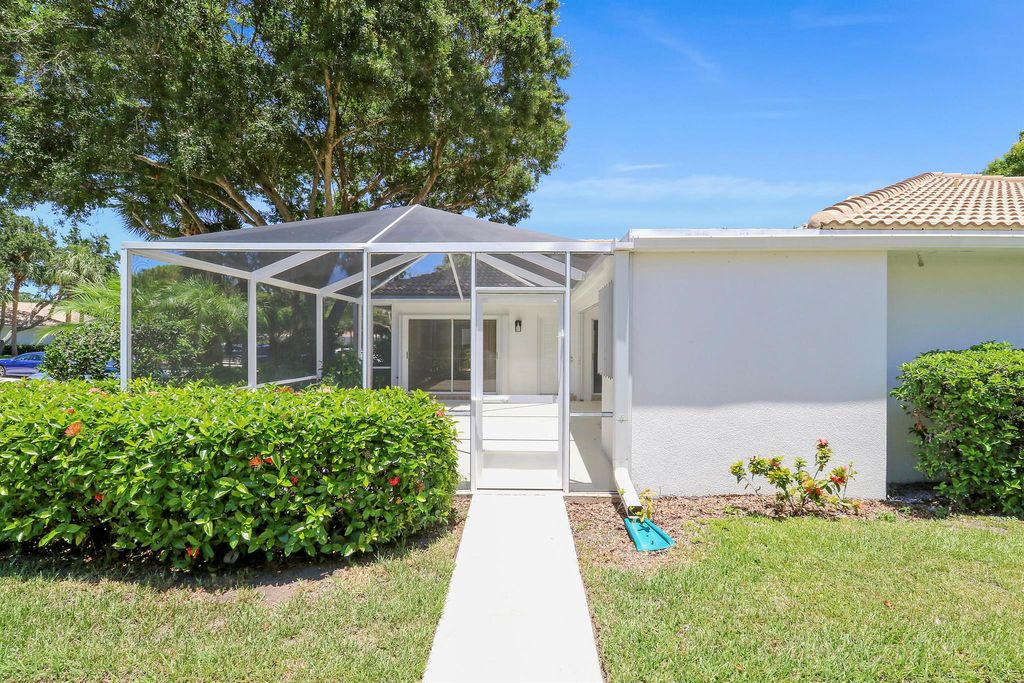 Photo of 11301 Myrtle Oak Court, Palm Beach Gardens, FL 33410 (MLS # R11101352)