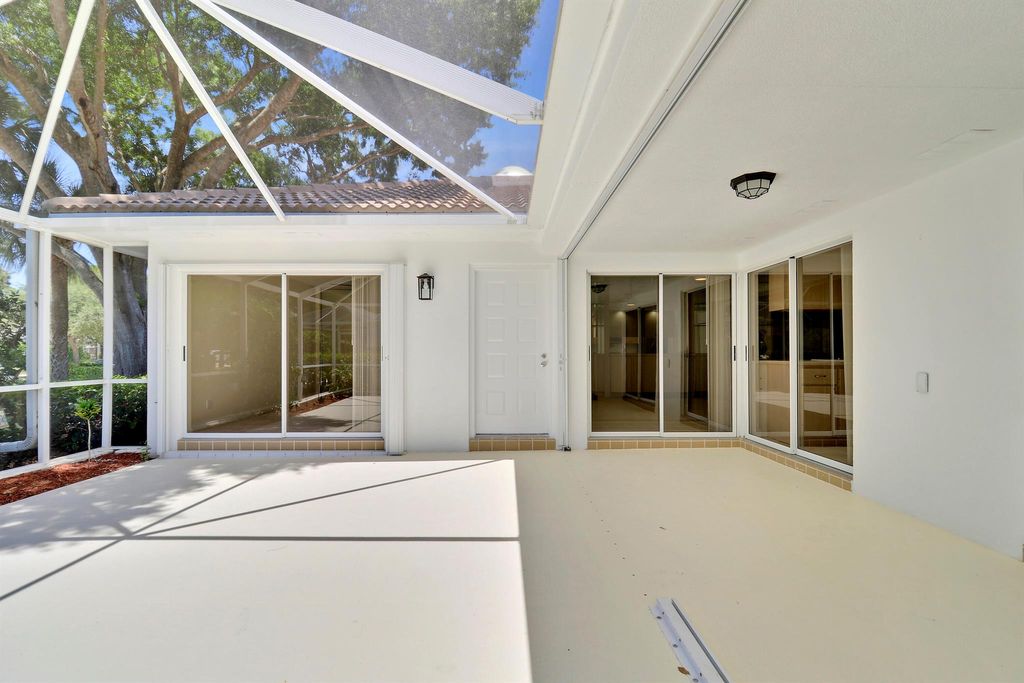 Photo of 11301 Myrtle Oak Court, Palm Beach Gardens, FL 33410 (MLS # R11101352)