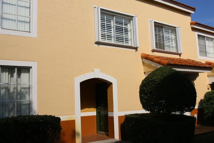 Recently tastefully renovated 2BR/2.5BA Intracoastal community. Marina, pool tennis and volley ball club house with meeting area and fitness center. This home has been updated with new kitchen bathrooms and tile flooring. Recently instlalled interior shutters. Dog friendly community. 720 credit report required to get condo approval. Rent includes water cable and internet