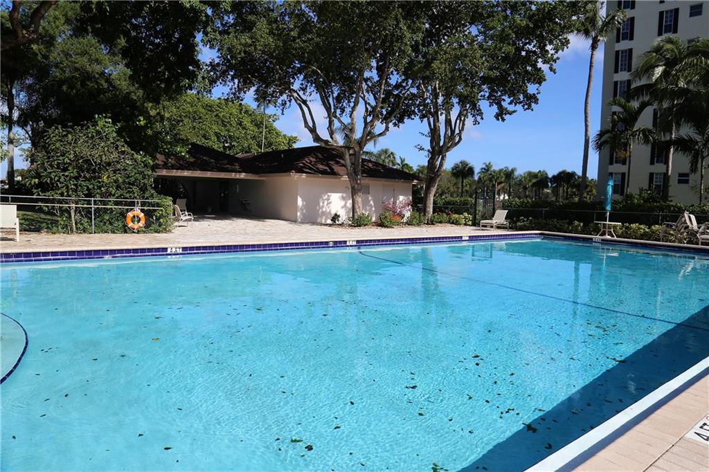 PALM AIRE COUNTRY CLUB - Residential