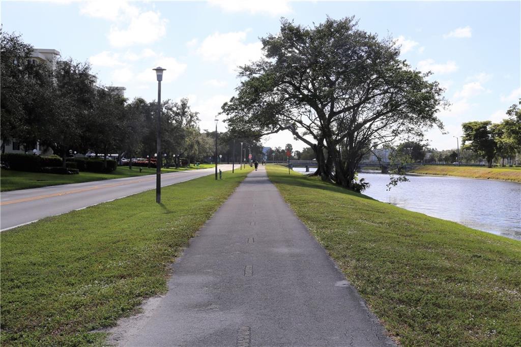 PALM AIRE COUNTRY CLUB - Residential