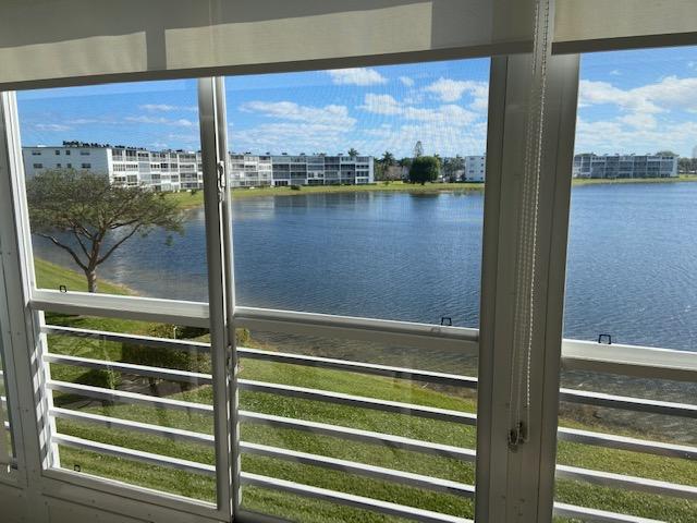 CENTURY VILLAGE CONDO - Residential Lease