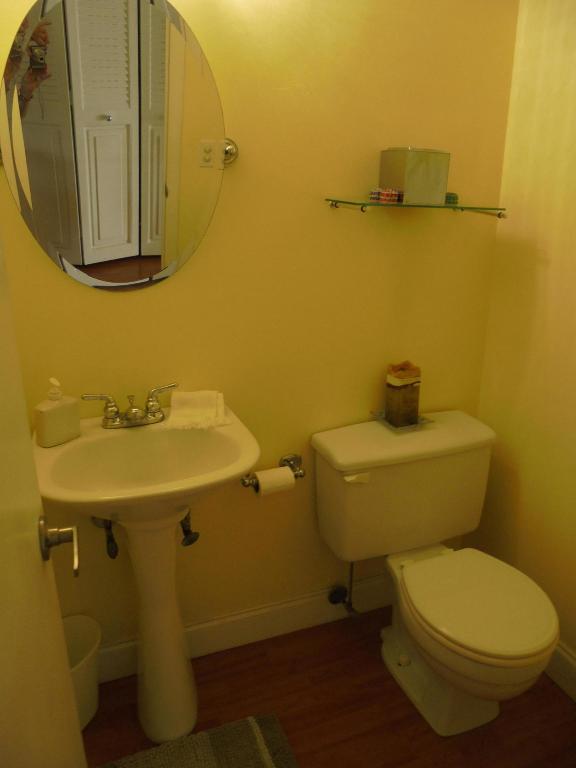 CENTURY VILLAGE CONDO - Residential Lease