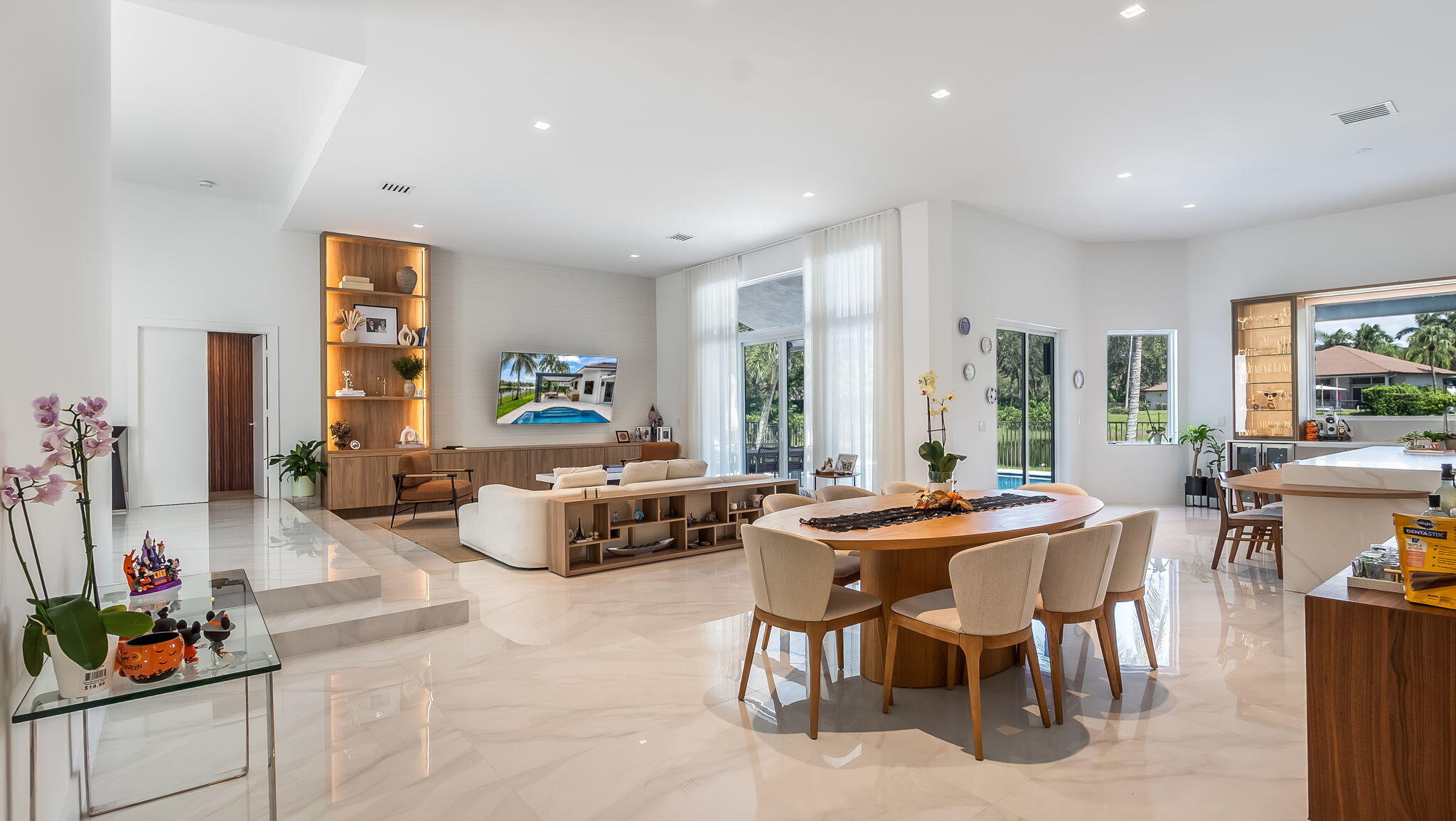 2678 MEADOWOOD Drive