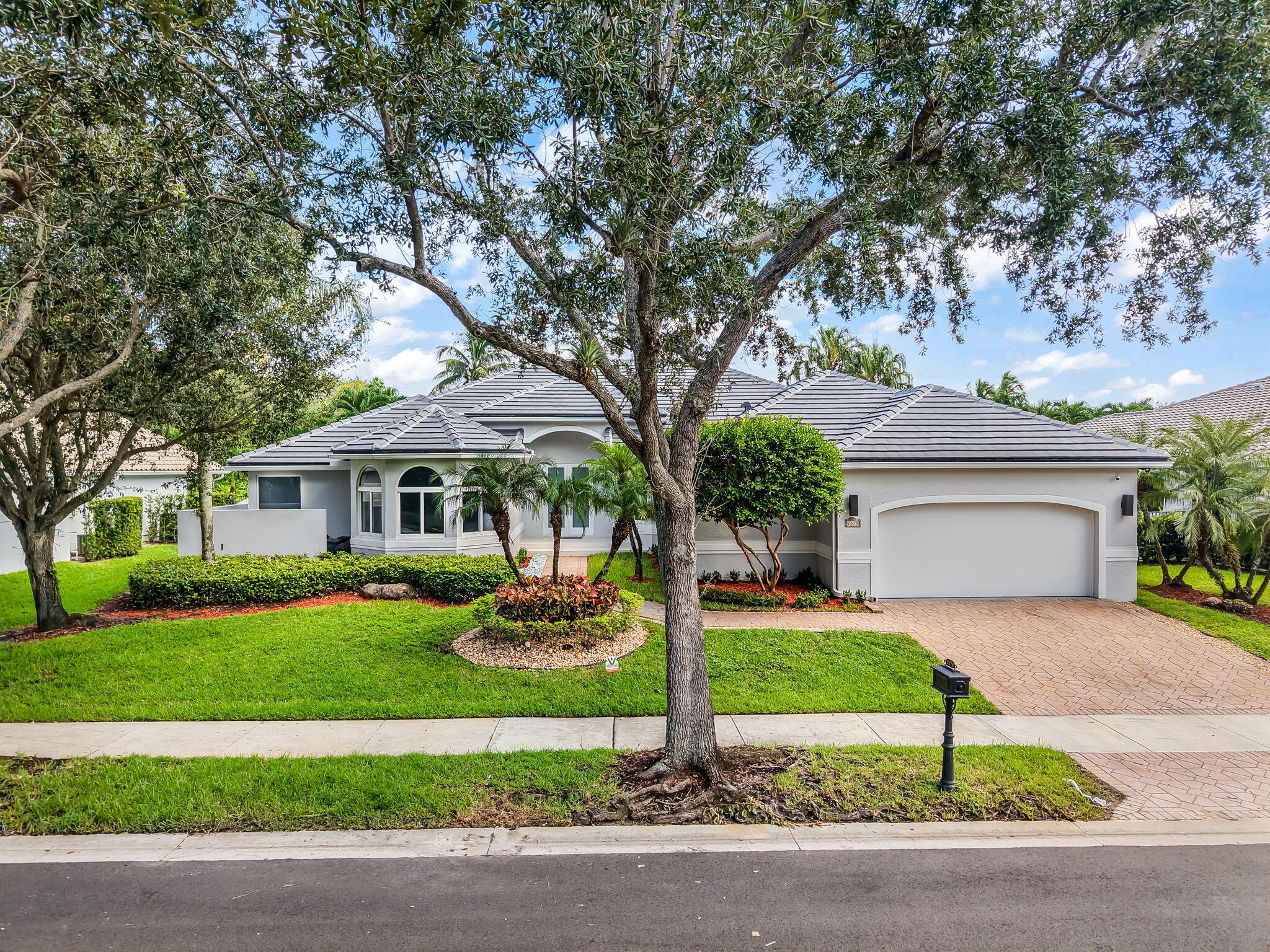 2678 MEADOWOOD Drive