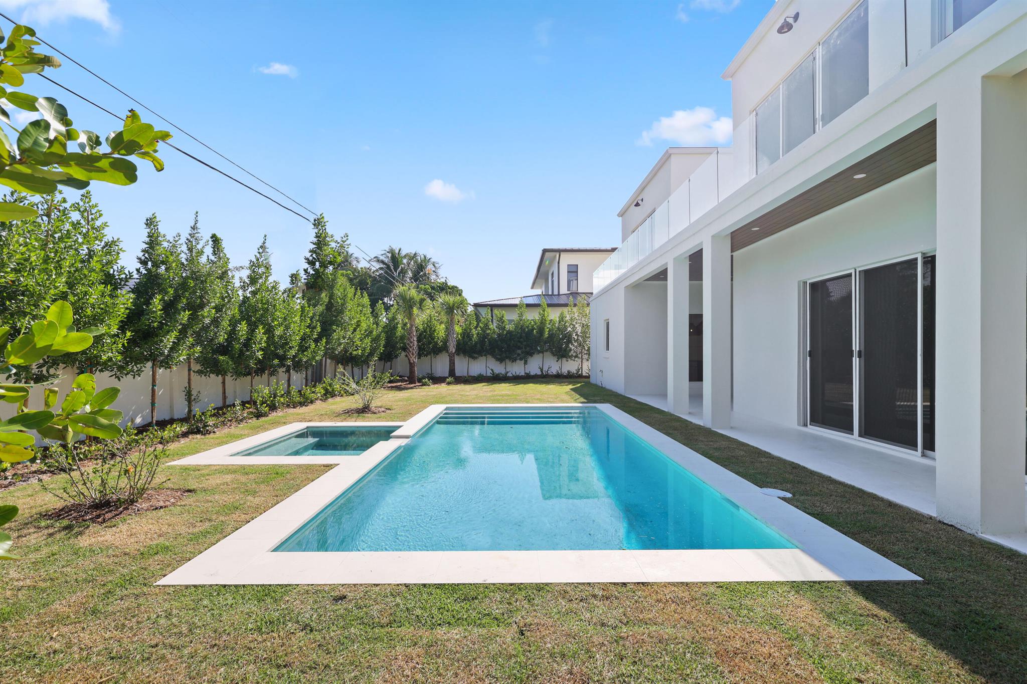 EDGEWATER - Residential