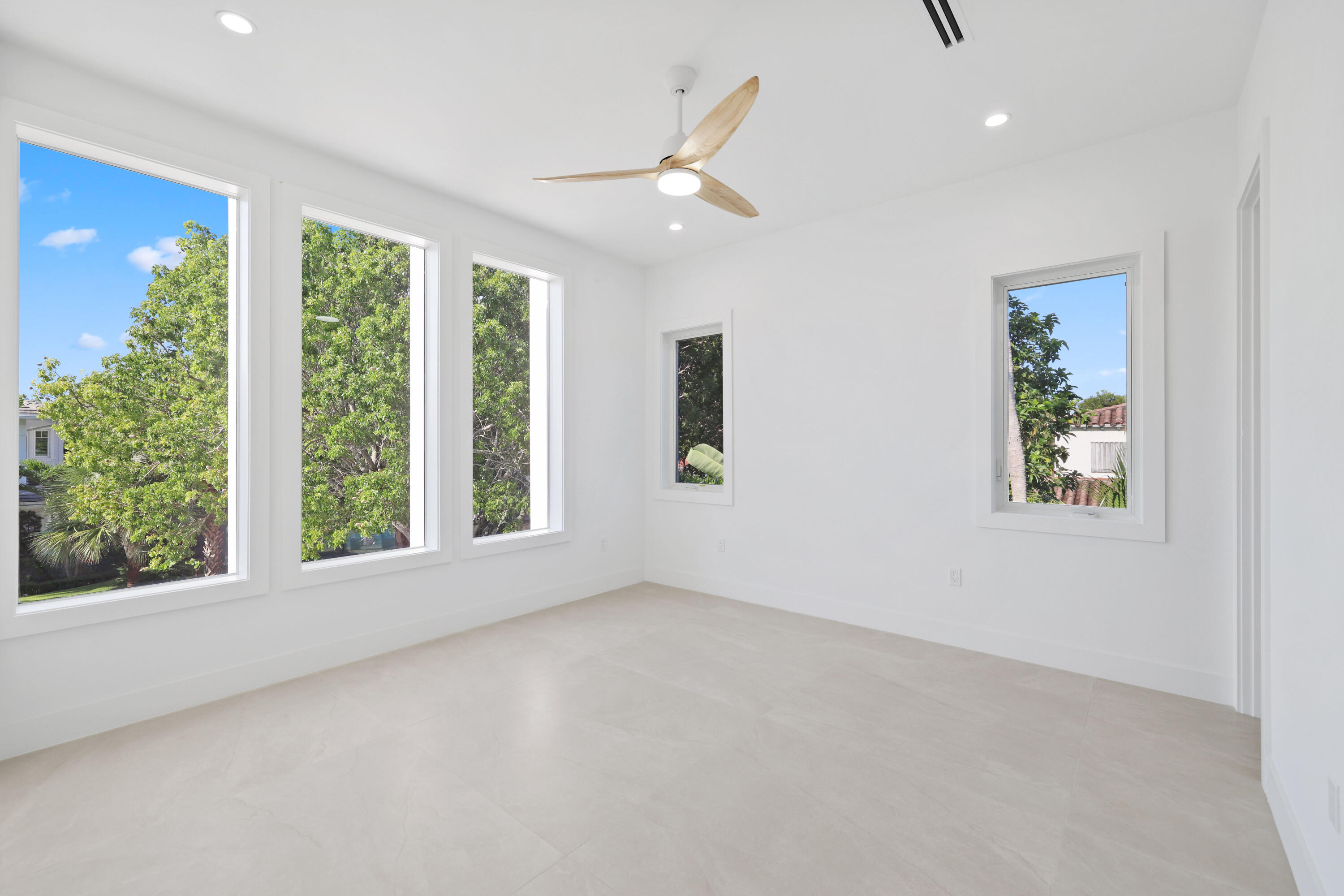 EDGEWATER - Residential