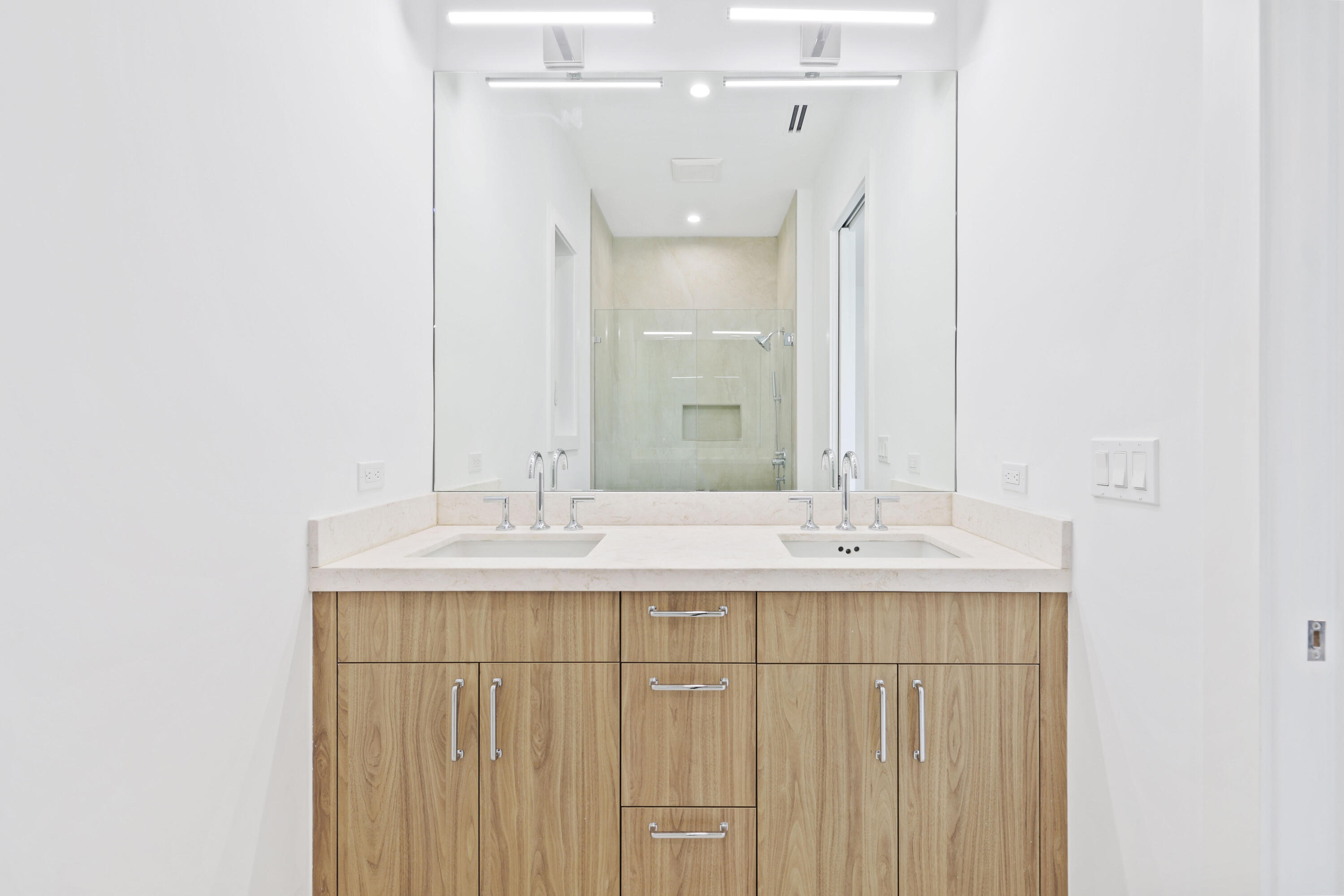 EDGEWATER - Residential