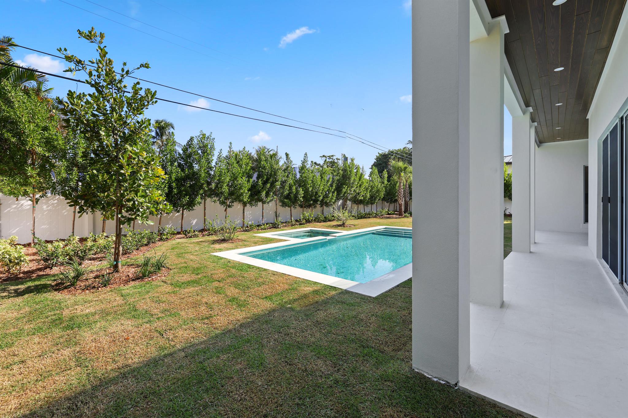 EDGEWATER - Residential