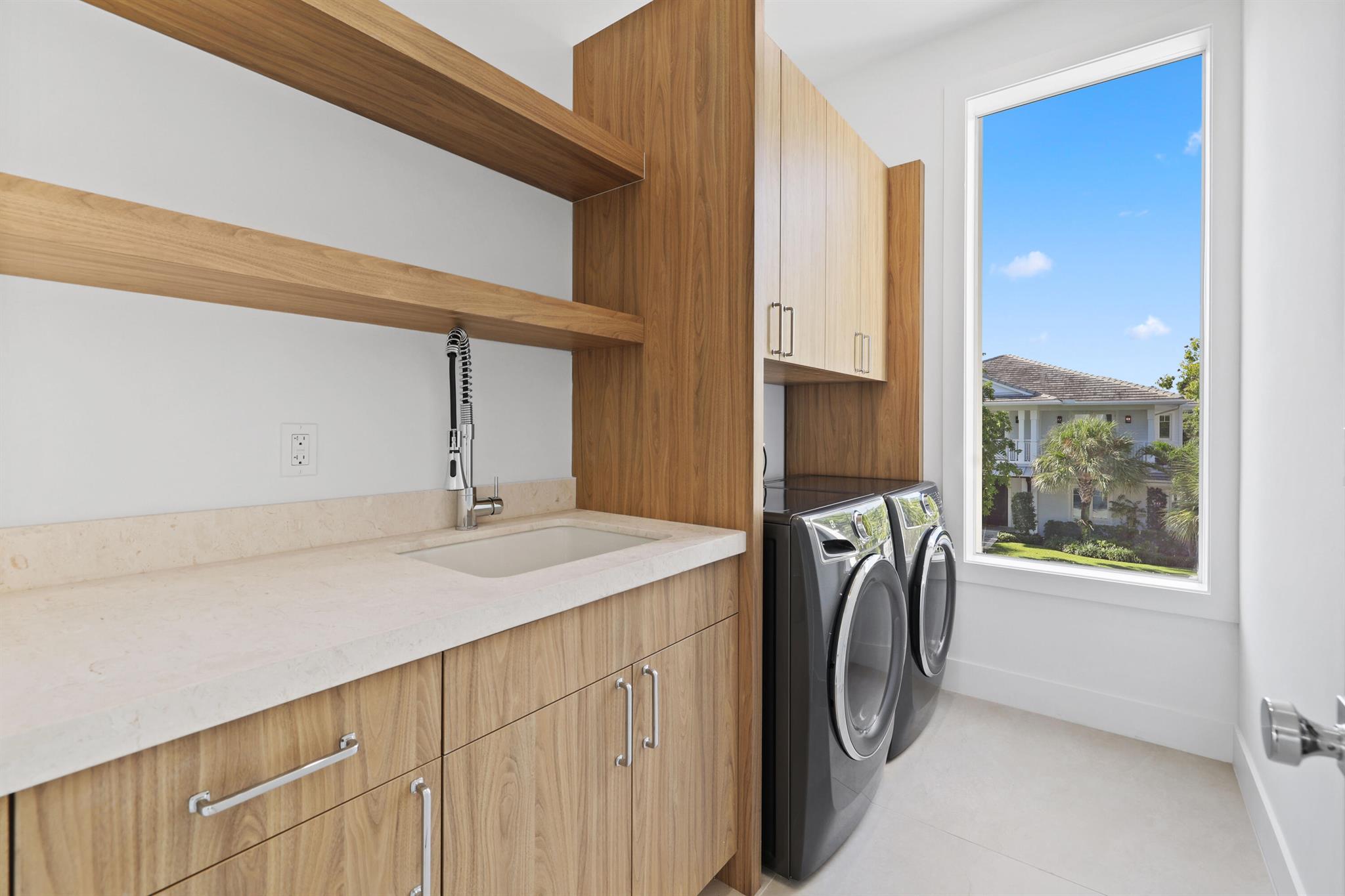 EDGEWATER - Residential