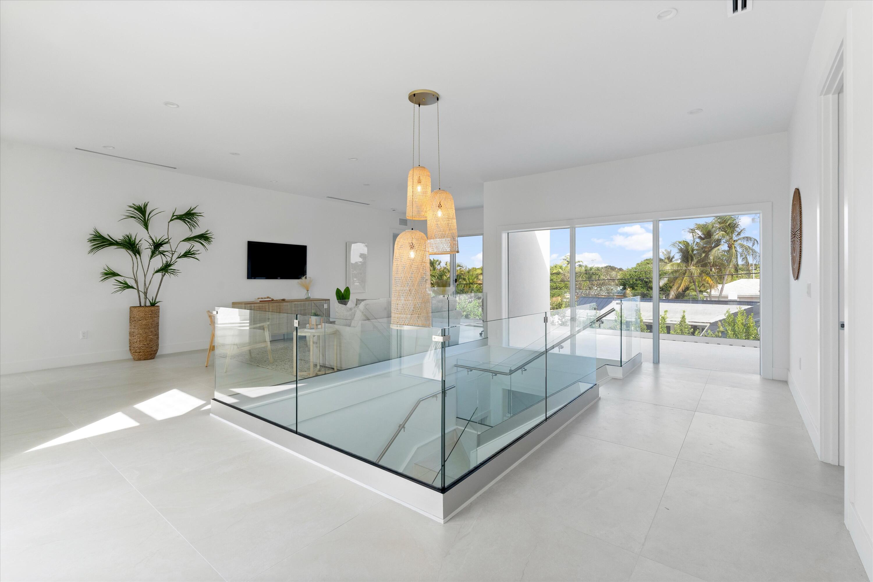 EDGEWATER - Residential