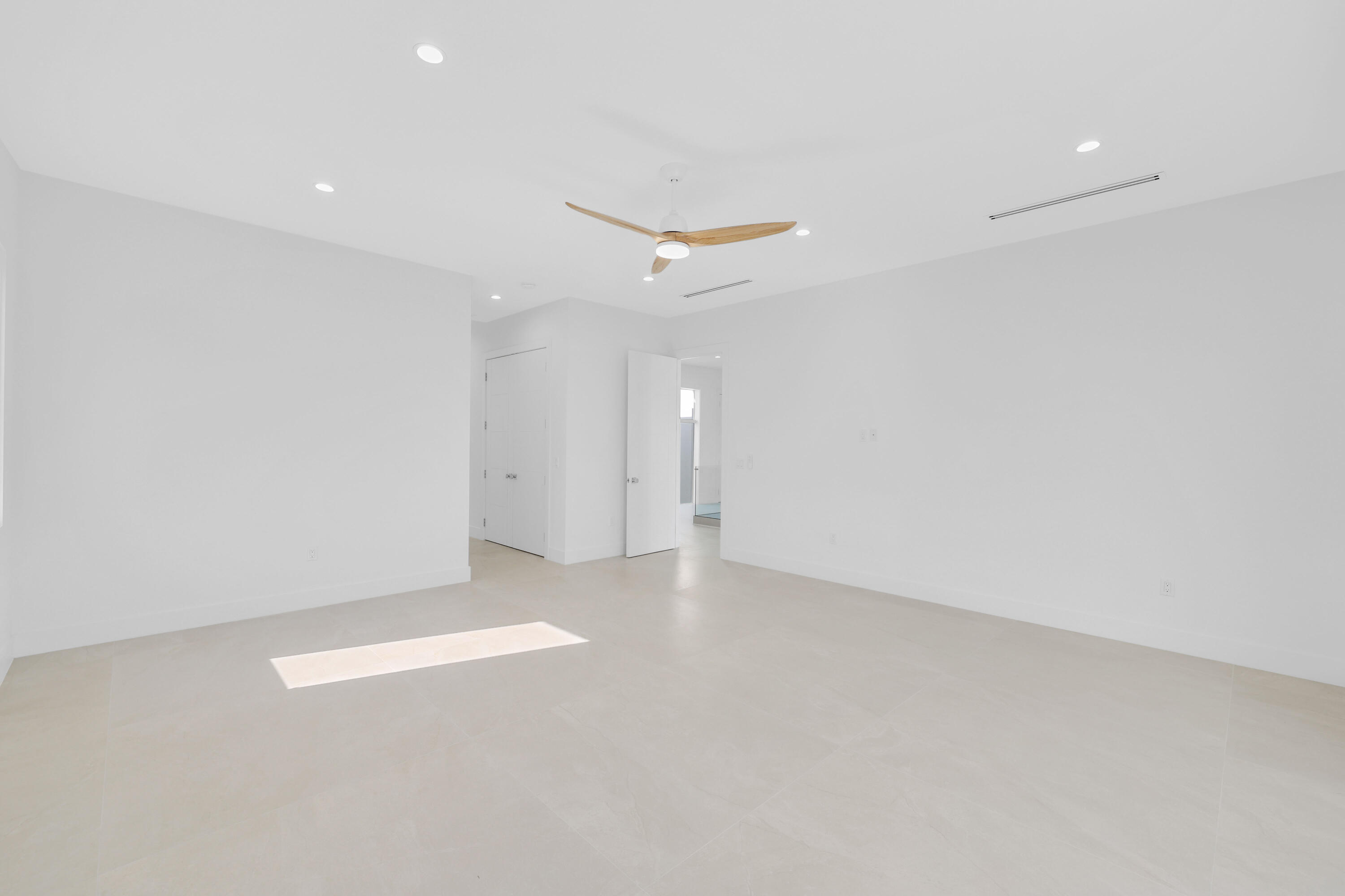 EDGEWATER - Residential