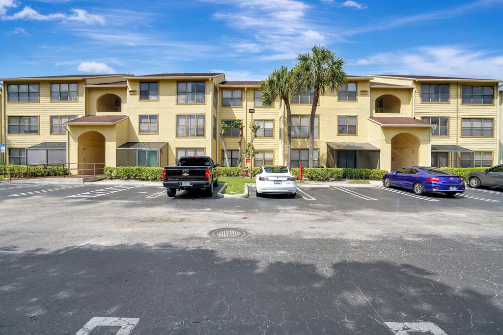 Photo of 2303 N Congress Avenue #22, Boynton Beach, FL 33426 (MLS # R10917037)