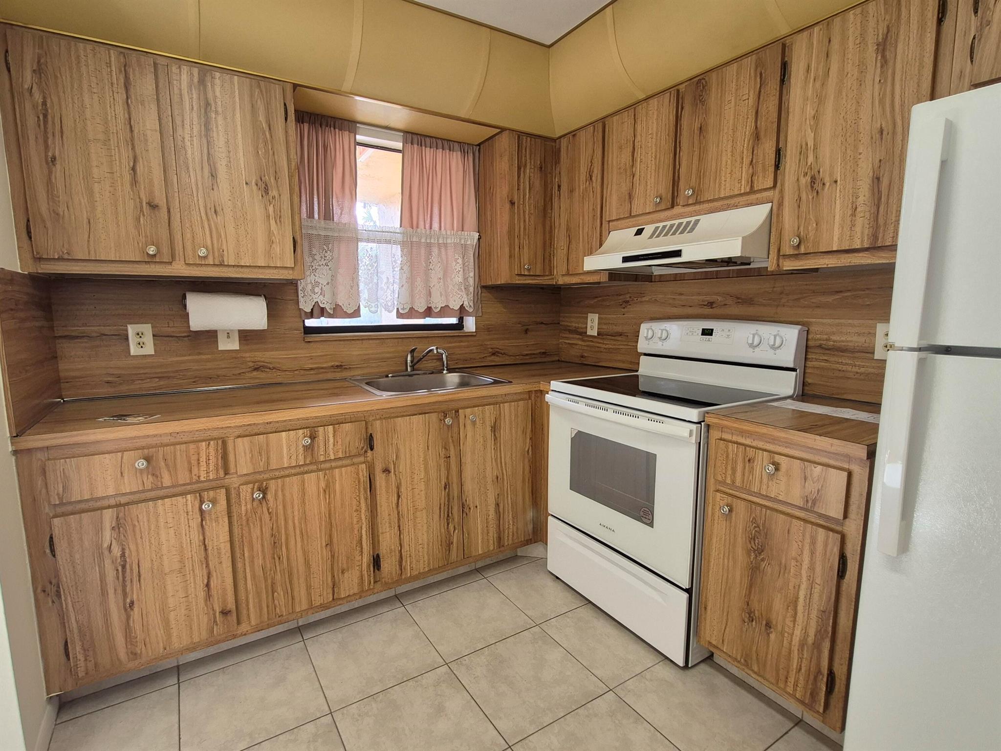 View photos, virtual tours, details... 4640 Lucerne Lakes Boulevard 304