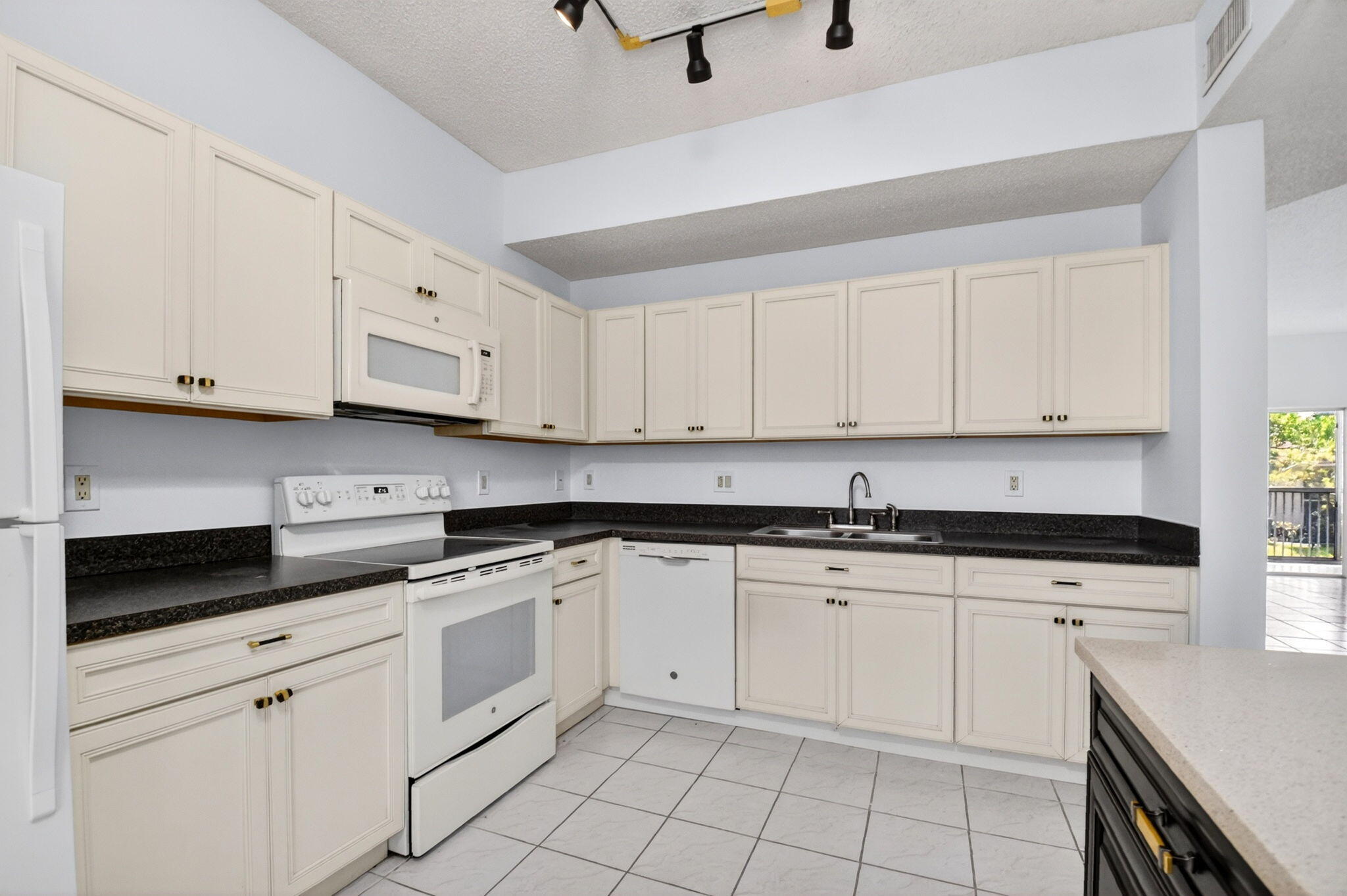 TERRACE HOMES AT BANYAN SPRINGS CONDO - Residential