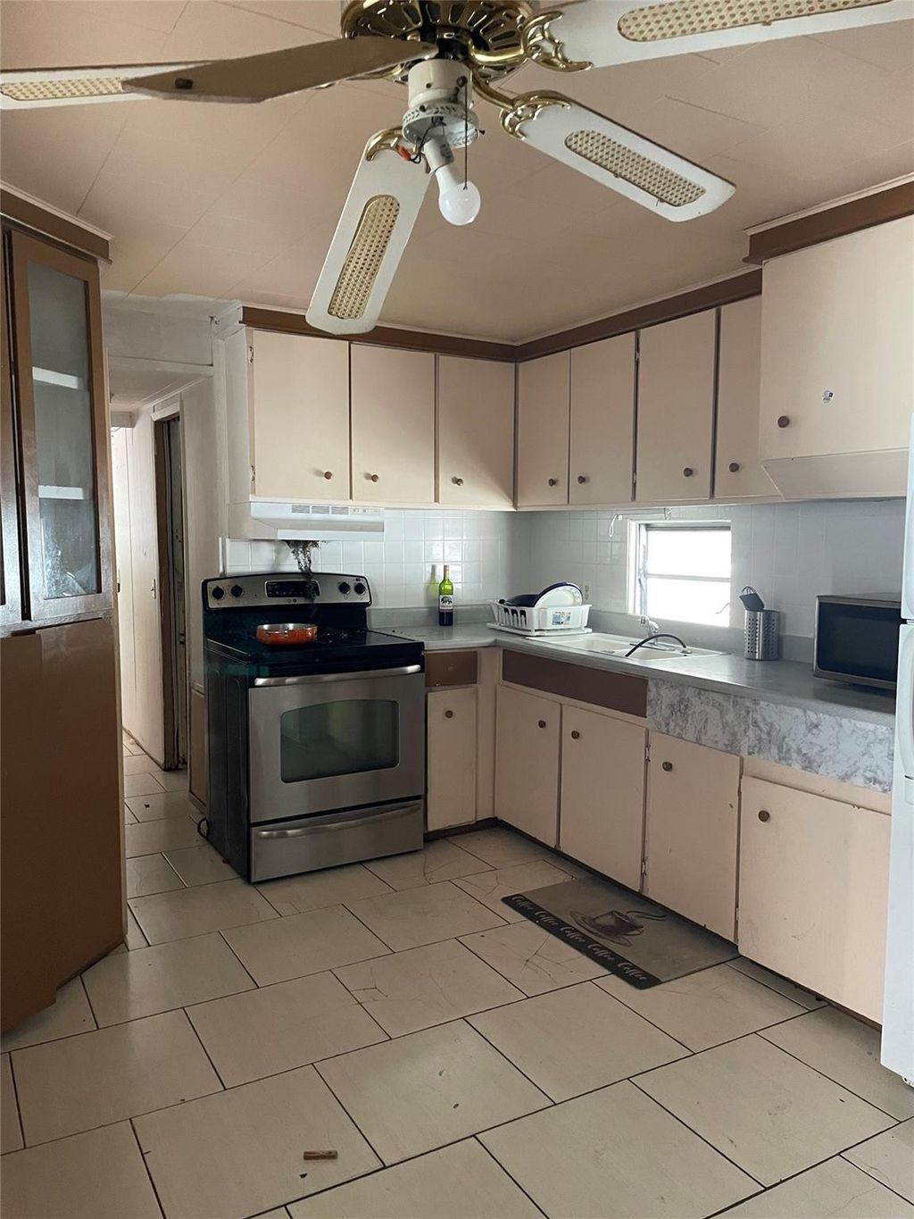 Photo of 820 SW 1st Place, Hallandale Beach, FL 33009 (MLS # B26030304)