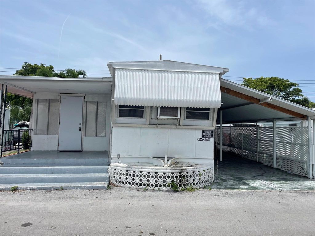 Photo of 820 SW 1st Place, Hallandale Beach, FL 33009 (MLS # B26030304)