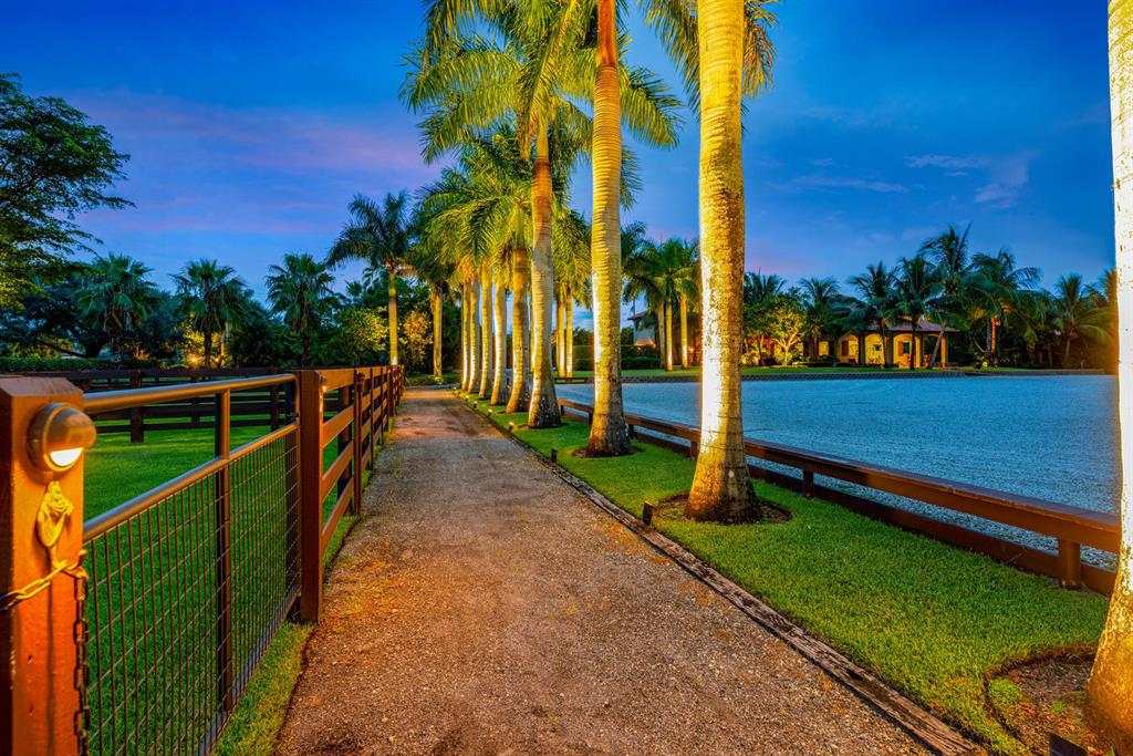 PALM BEACH POINT - Residential