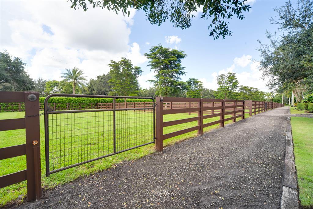 PALM BEACH POINT - Residential