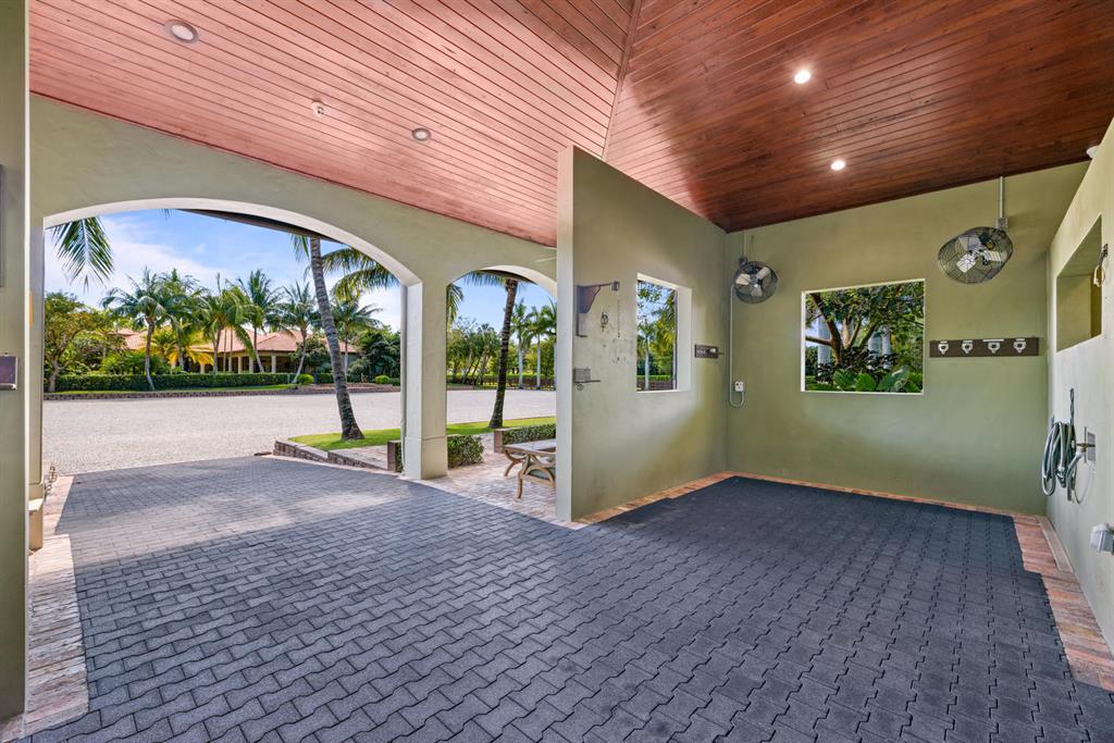 PALM BEACH POINT - Residential