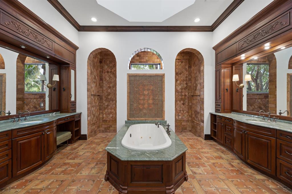 PALM BEACH POINT - Residential