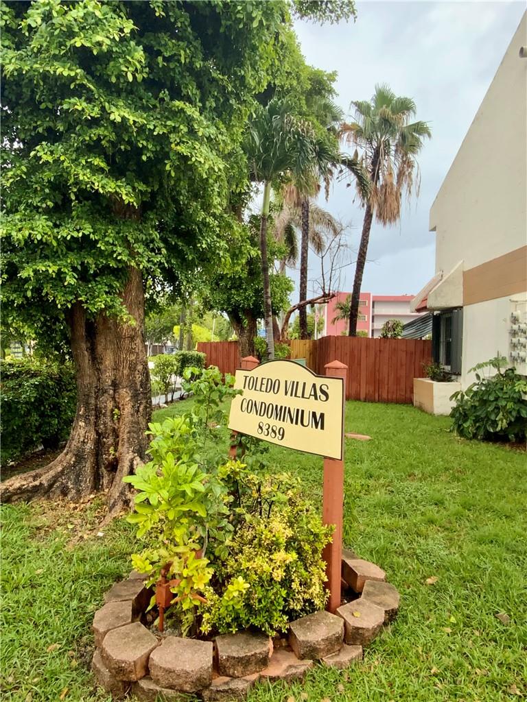 Fantastic Opportunity!!! Prime location townhouse. No carpets, Low maintenance that include exterior insurance, garbage and common areas. Near by 826, 836, International Mall, Miami Airport, Costco, Walmart, Schools... Too many to list. Brand New A/C 2022
No rental restrictions, attention investors or end-users. It won't last