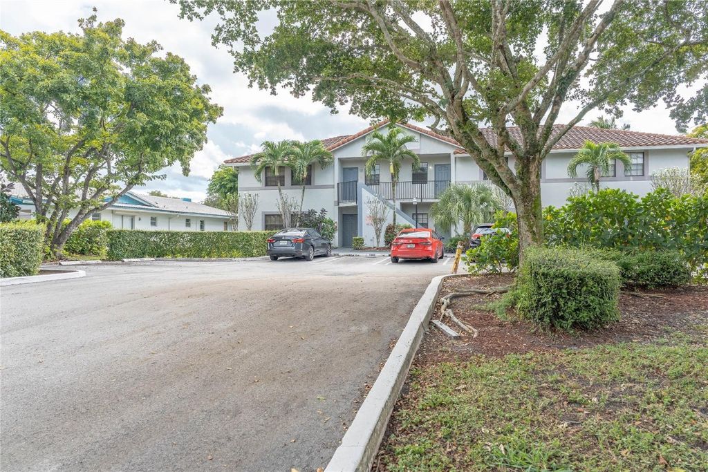 Photo of 11686 NW 39th Street, Coral Springs, FL 33065 (MLS # F10539428)