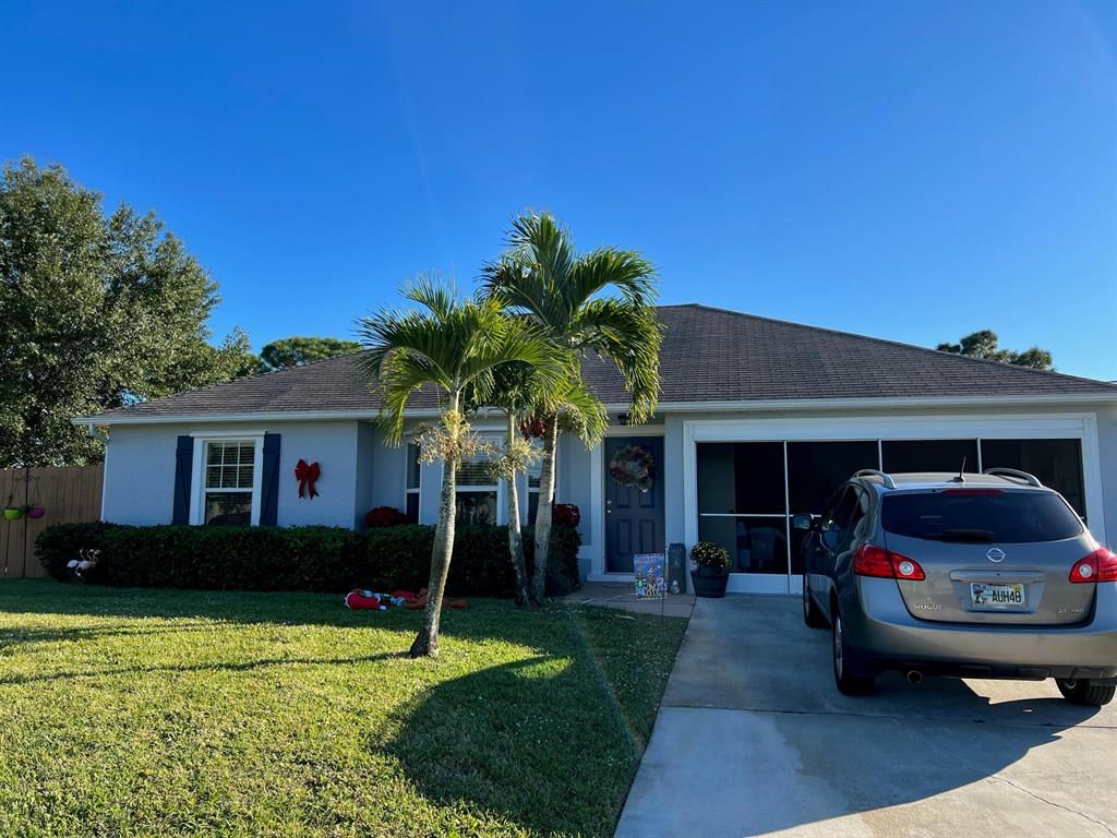 Photo of 470 SW Dagget Avenue, Port Saint Lucie, FL 34953 (MLS # R10761648)