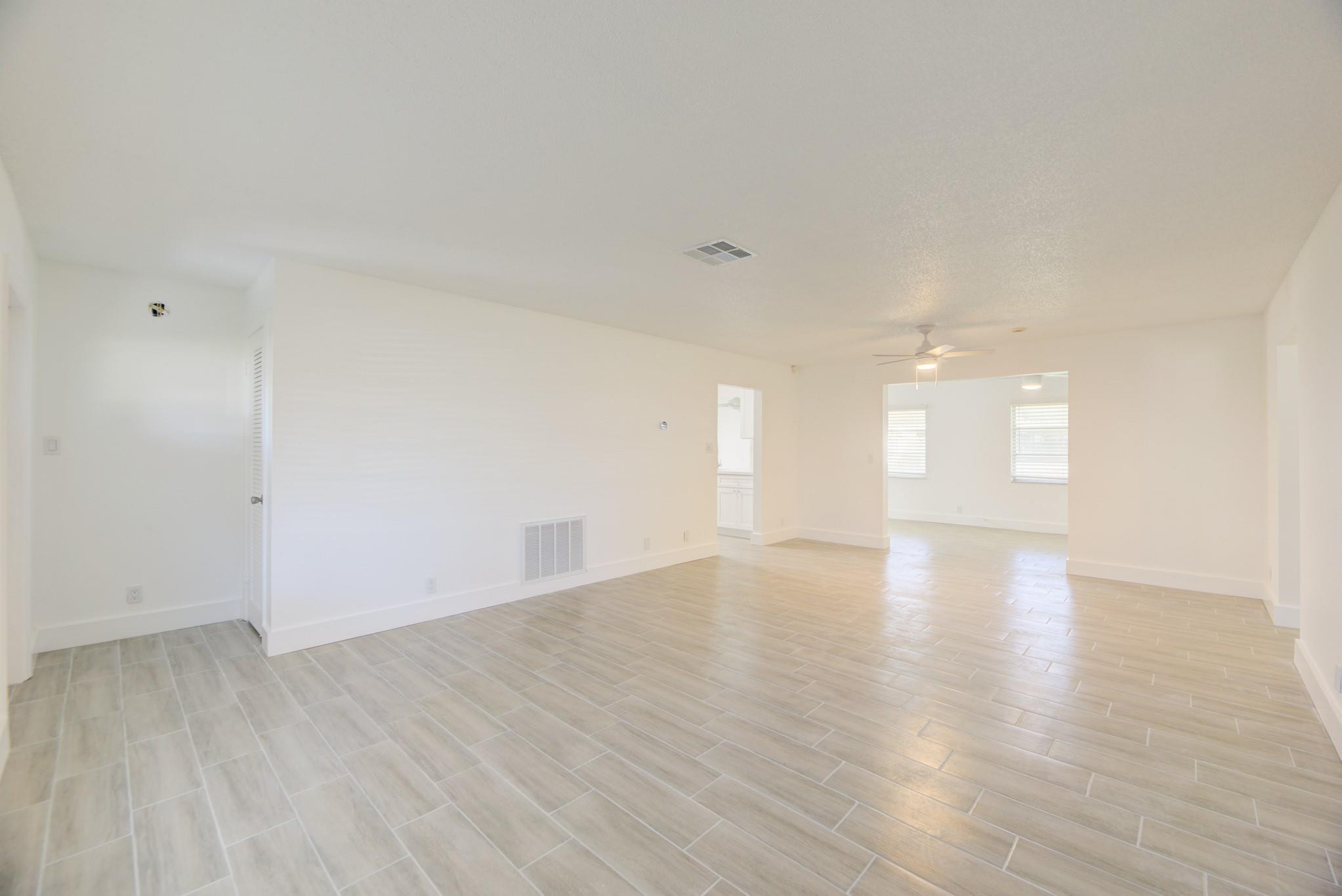 Lauderdale West 3 Sec 83- - Residential Lease