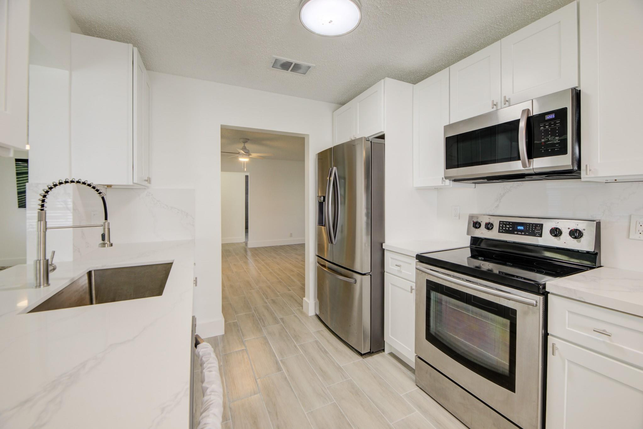 Lauderdale West 3 Sec 83- - Residential Lease