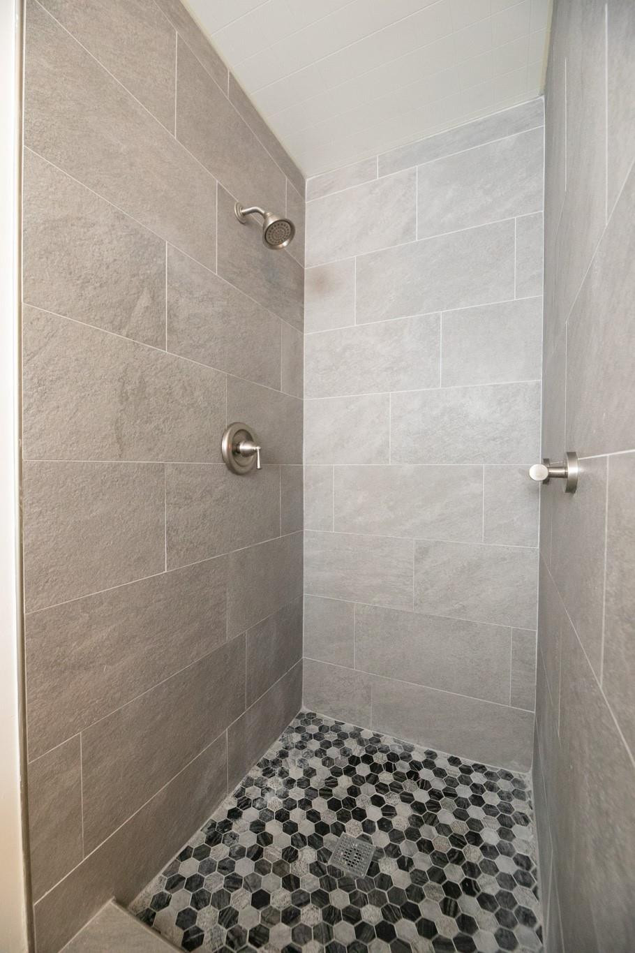 Lauderdale West 3 Sec 83- - Residential Lease