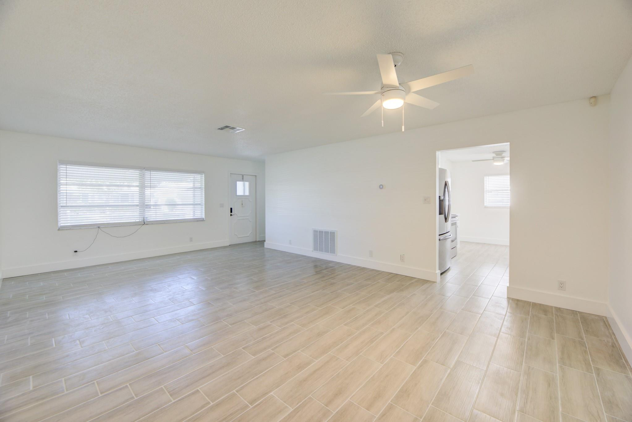 Lauderdale West 3 Sec 83- - Residential Lease