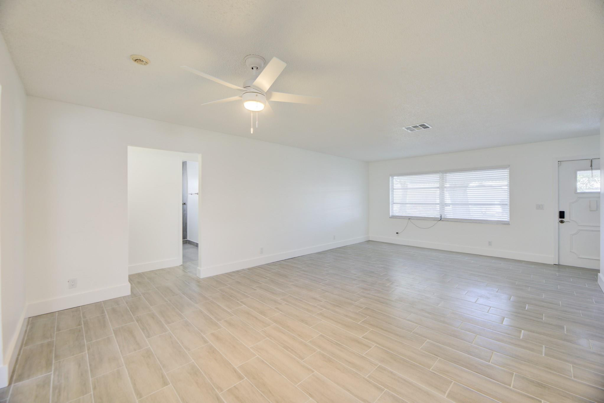 Lauderdale West 3 Sec 83- - Residential Lease