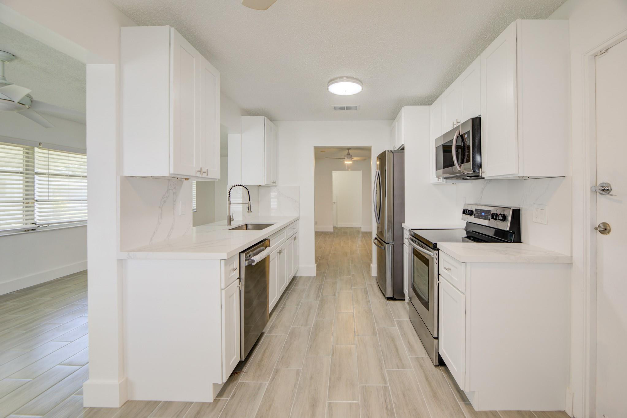 Lauderdale West 3 Sec 83- - Residential Lease