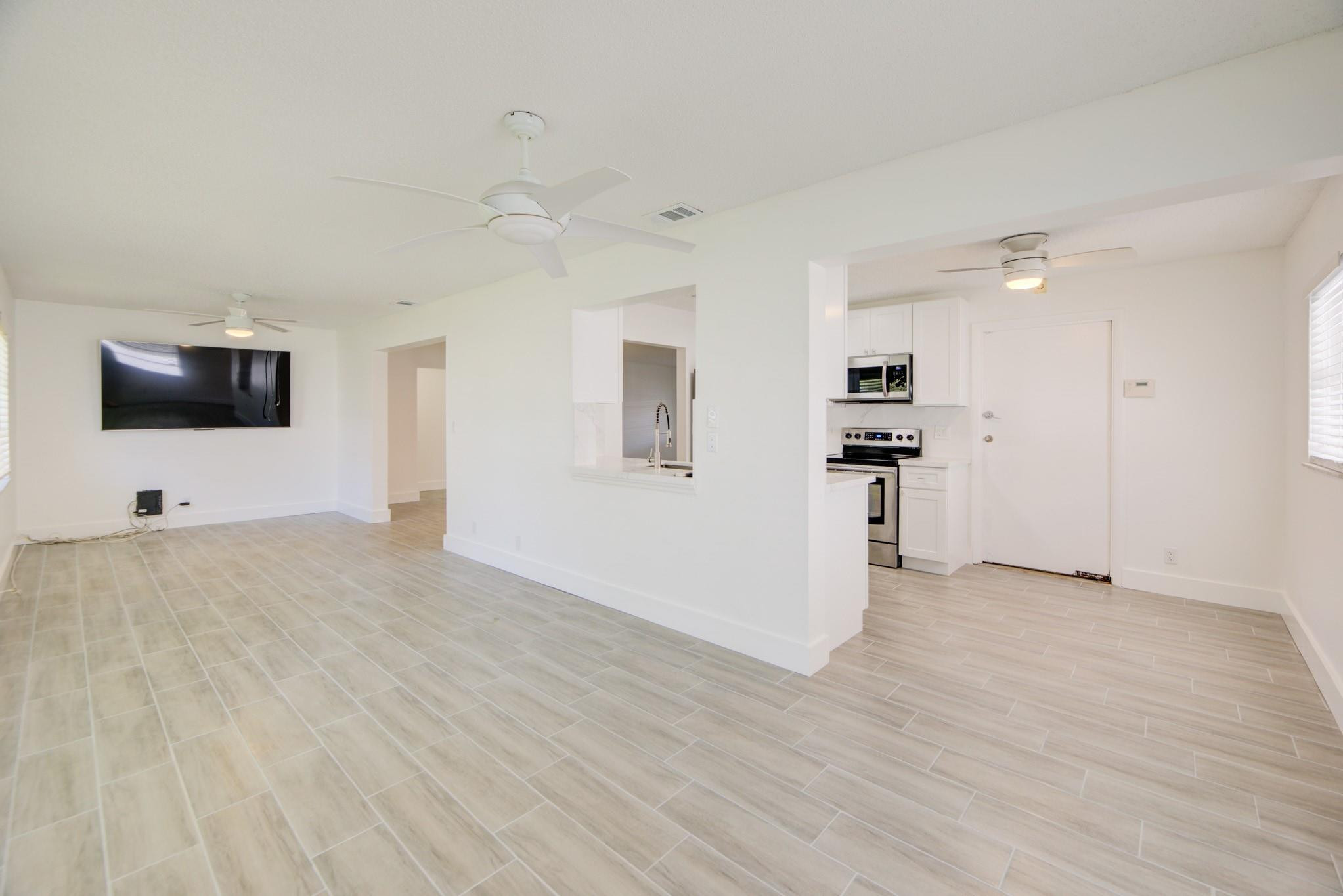 Lauderdale West 3 Sec 83- - Residential Lease