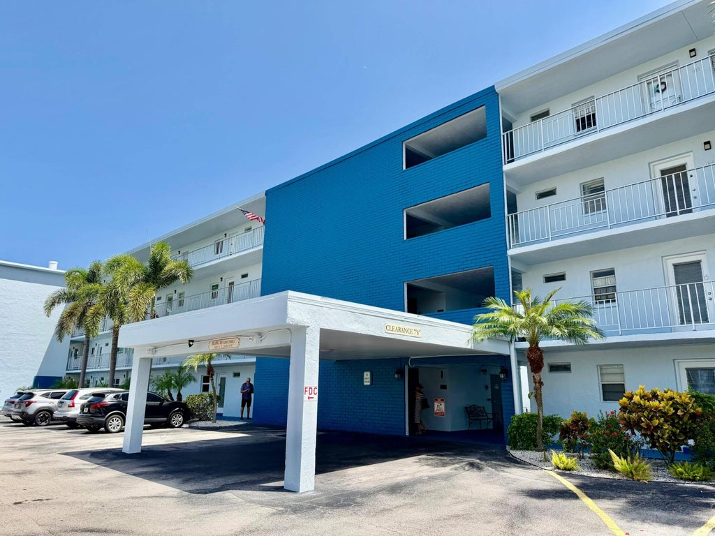 Photo of 300 NE 26TH Avenue #2010, Boynton Beach, FL 33435 (MLS # B26065394)