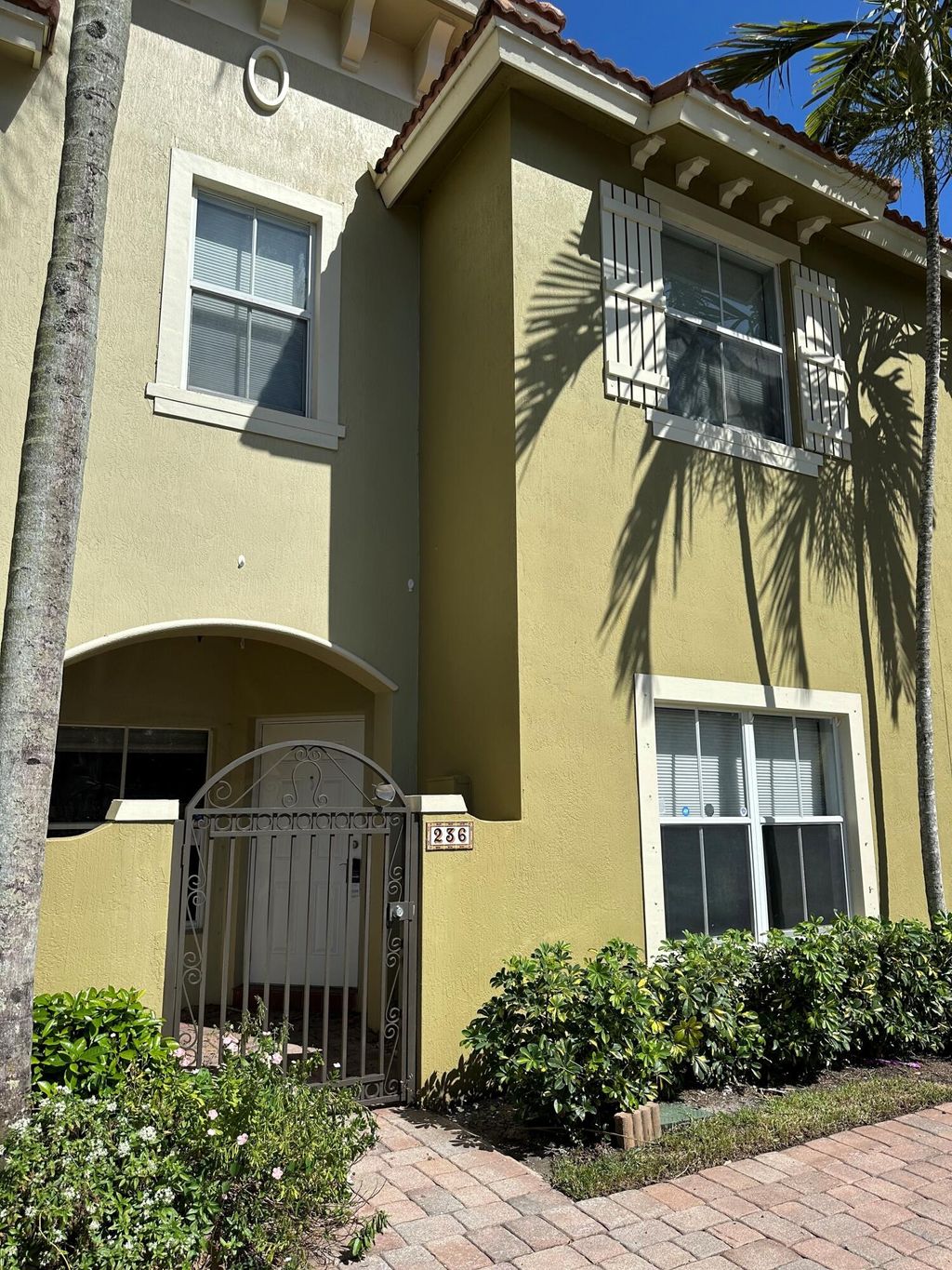 Photo of 236 Lake Monterey Circle #236, Boynton Beach, FL 33426 (MLS # R11004544)