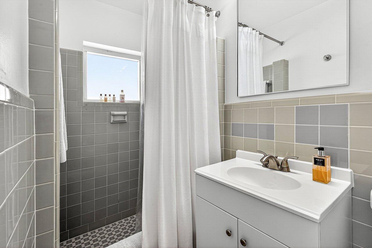 SOUTHLAND PARK - Residential Lease