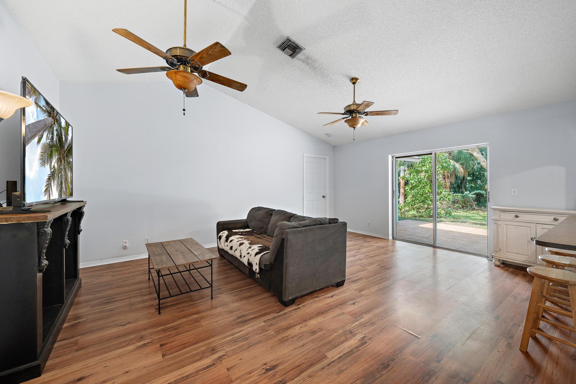 16229 Tangerine Boulevard