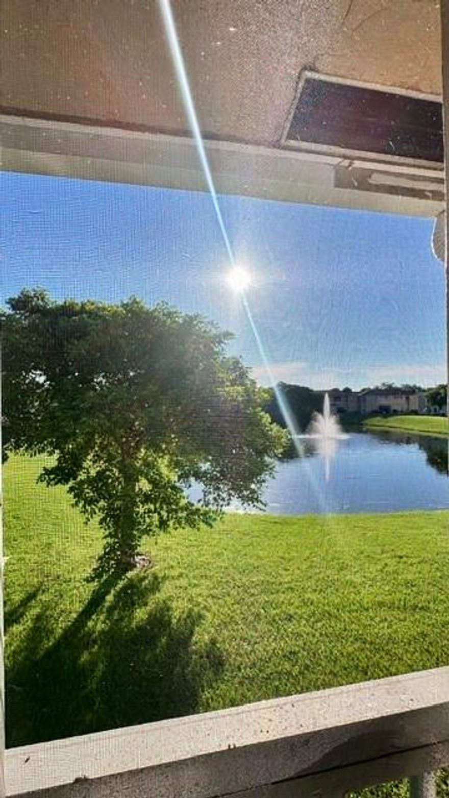 This condo has been gutted out to a brand new updated waterfront unit, with a new kitchen and bathrooms, all new kitchen fridge, stove, dishwasher, and wash and dryer, and nice water views—all move-in ready at an incredible value.
THE SELLER IS MOTIVATED.