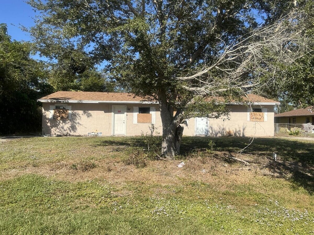 Photo of 5203 LA SALLE Street, Fort Pierce, FL 34951 (MLS # B26062440)
