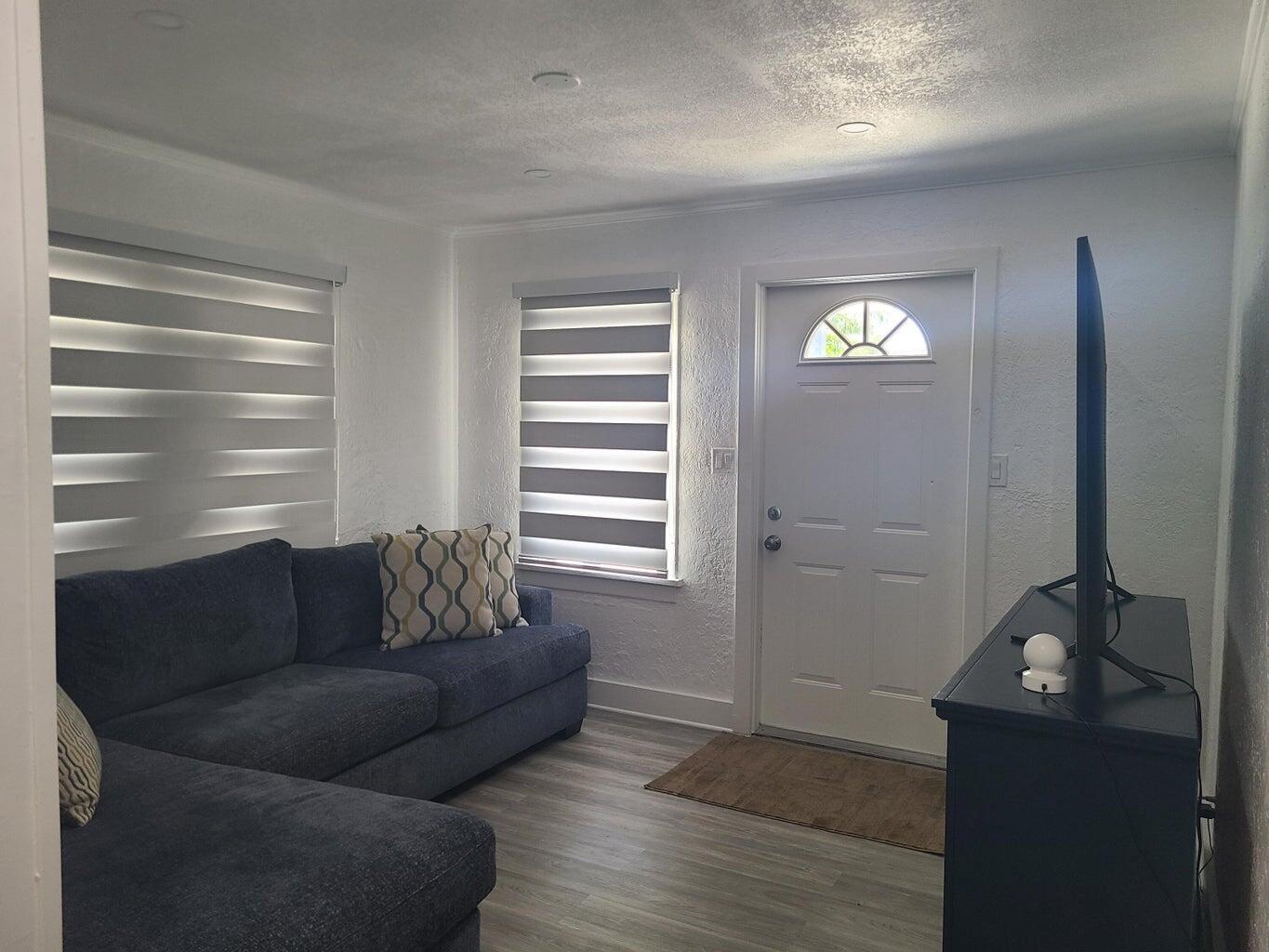 NORTH PALM BCH 1 - Residential Lease