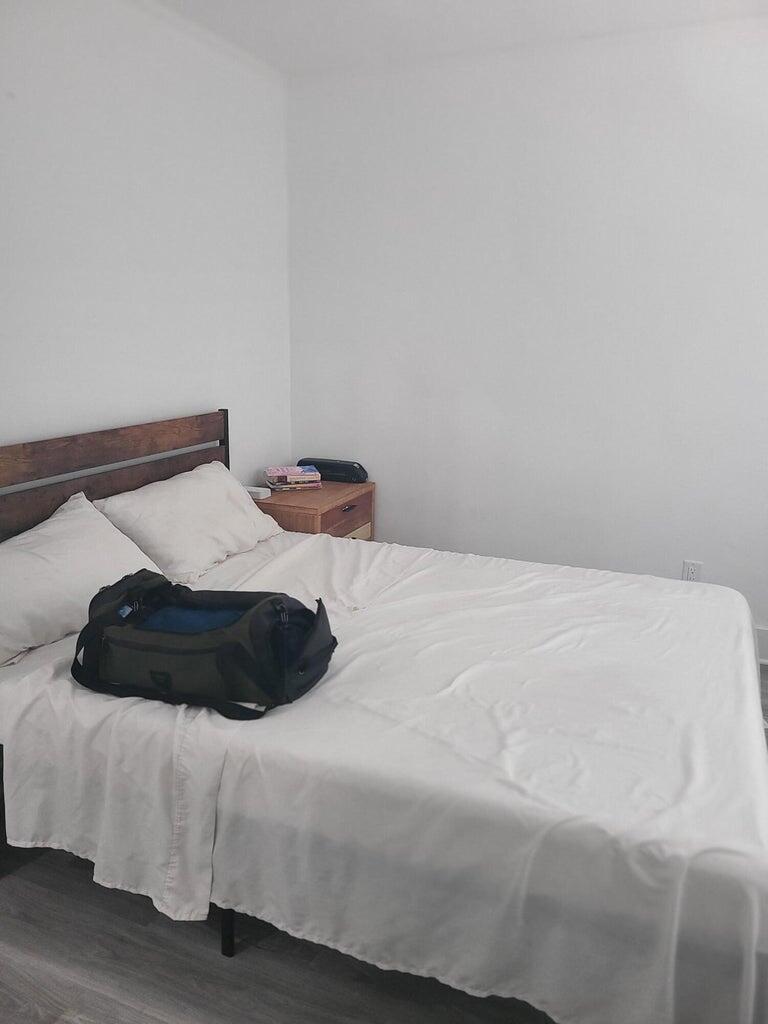 NORTH PALM BCH 1 - Residential Lease